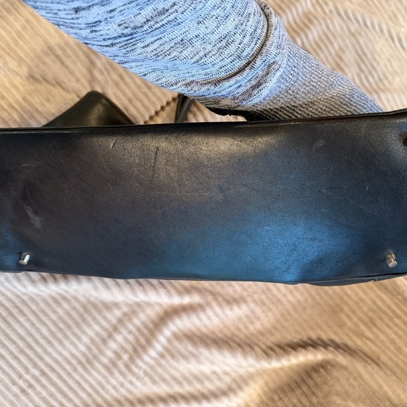 Vintage Coach Leather Shoulder Bag | Style 9553 | 1990s - broken handle - Picture 3 of 7